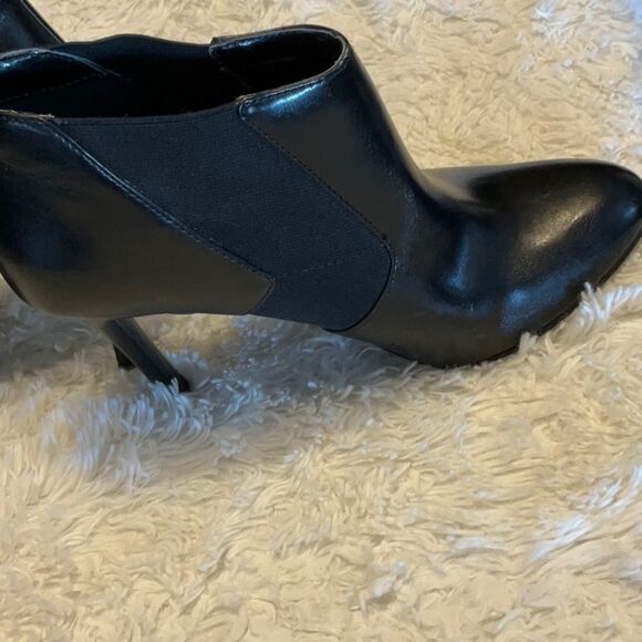 COSMOPOLITAN short boots in black size 7 1/2 man made uppers with stretch panels - Picture 3 of 13